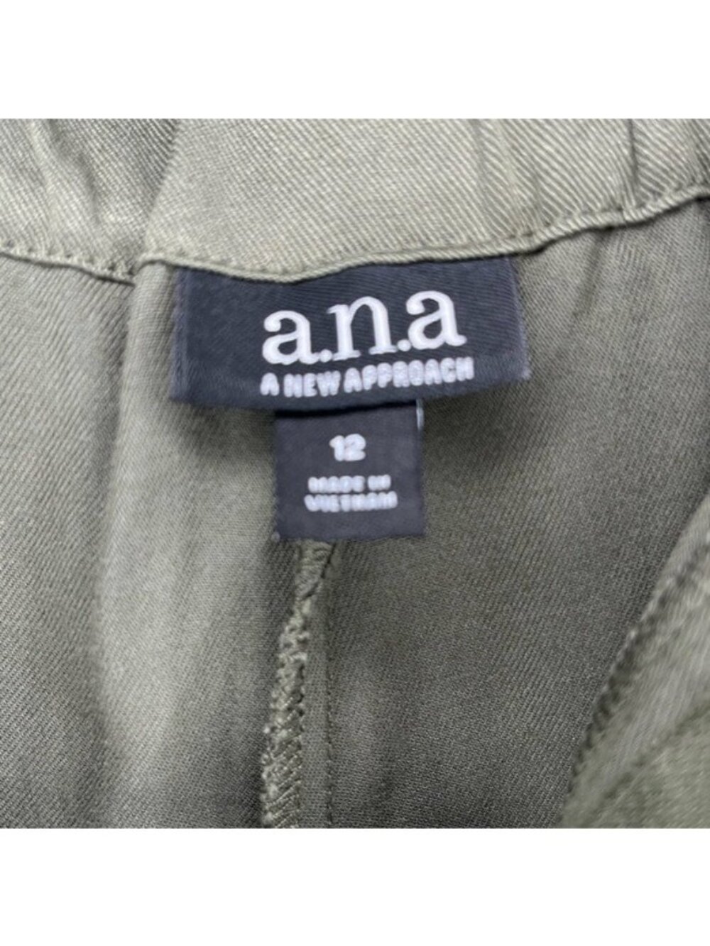 a.n.a A New Approach High Waisted Green Pleated Shorts Front Pocket Size 12 - Picture 7 of 11